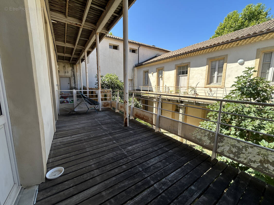 Appartement à ROQUEMAURE