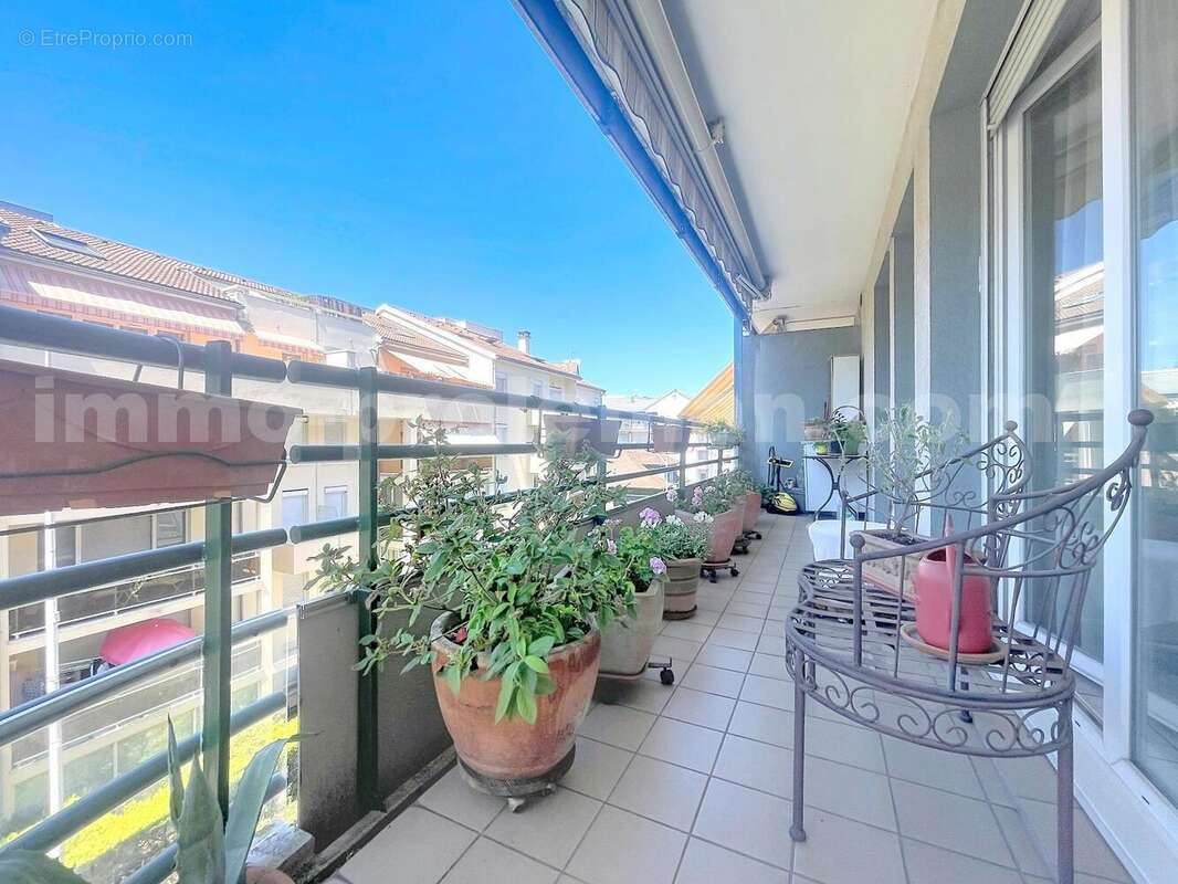 Appartement_T3_Gaillard_frontière_Suisse_direction_GENEVE_CALME_investissement_vente_TERRASSE_