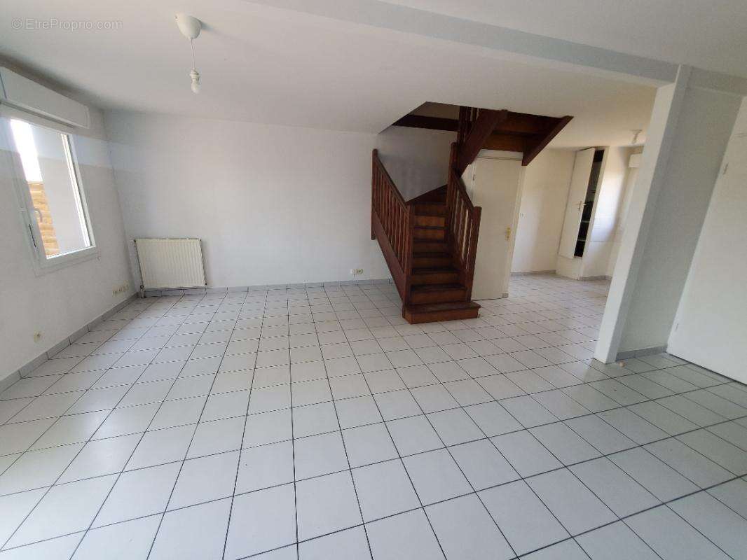 Maison à étage T4 avec jardin et garage - photo 3