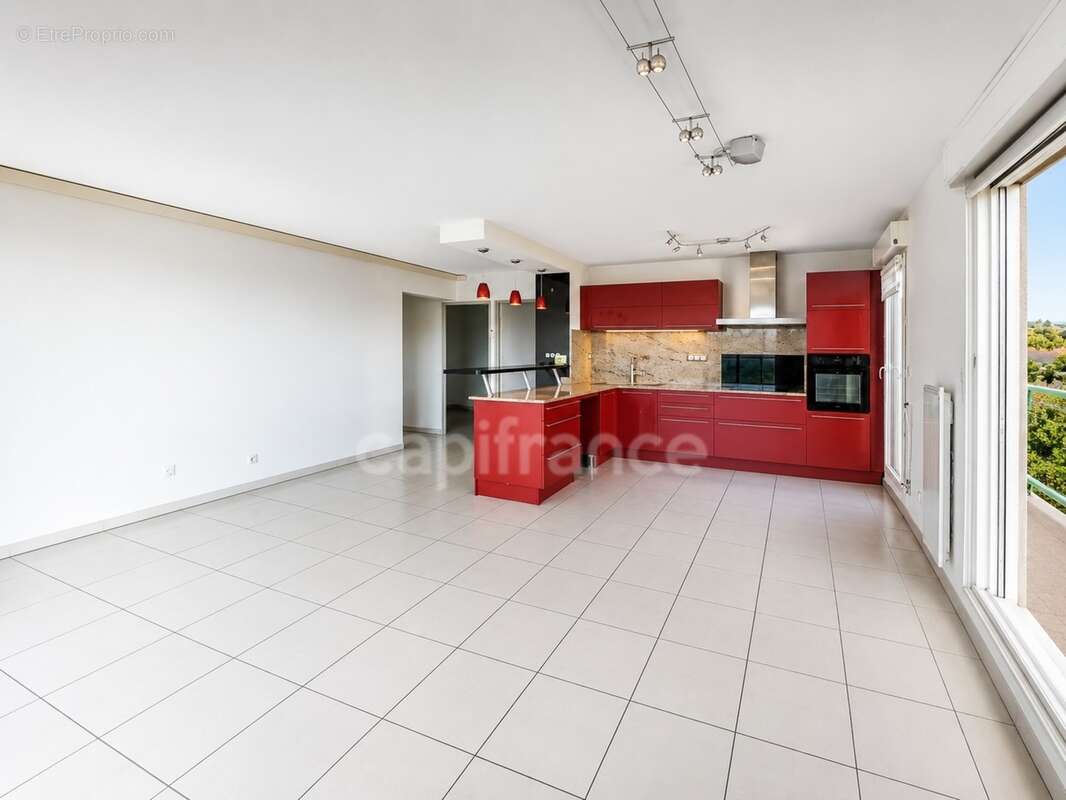 Appartement T4 de standing avec terrasse, climatisation, garage et aperçu mer - photo 2