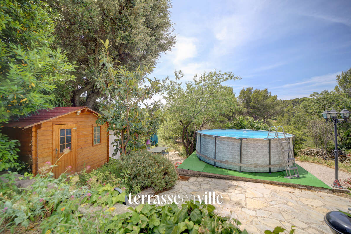 Appartement à CEYRESTE