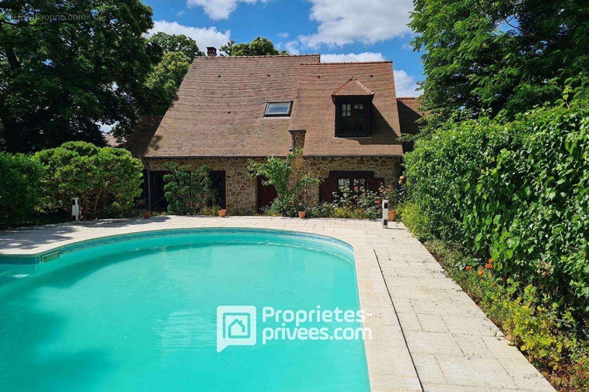 Maison à BRIIS-SOUS-FORGES