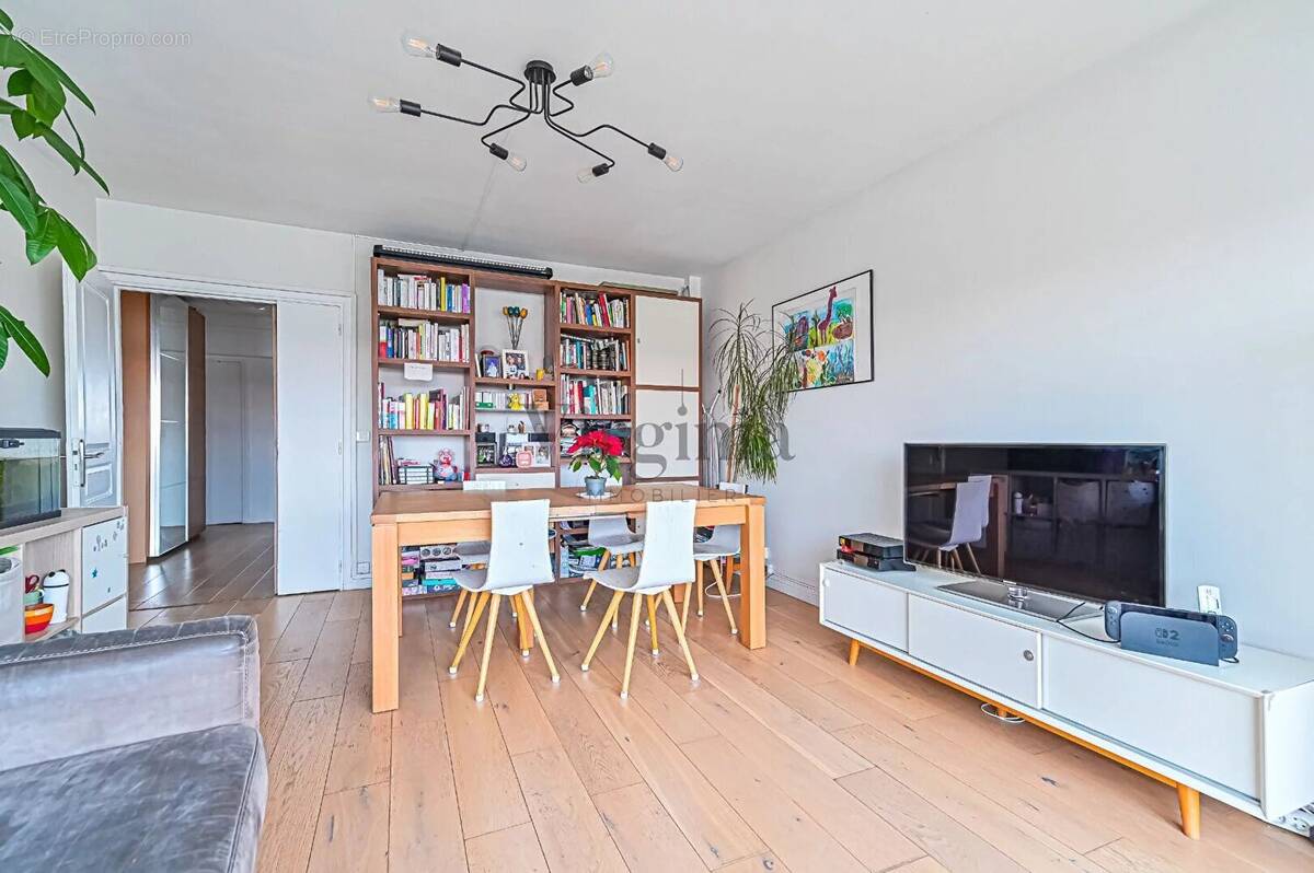 Appartement à CHARENTON-LE-PONT