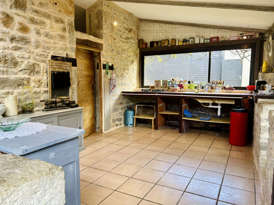Ensemble immobilier - Maisons, garage, grange et piscine - photo 6