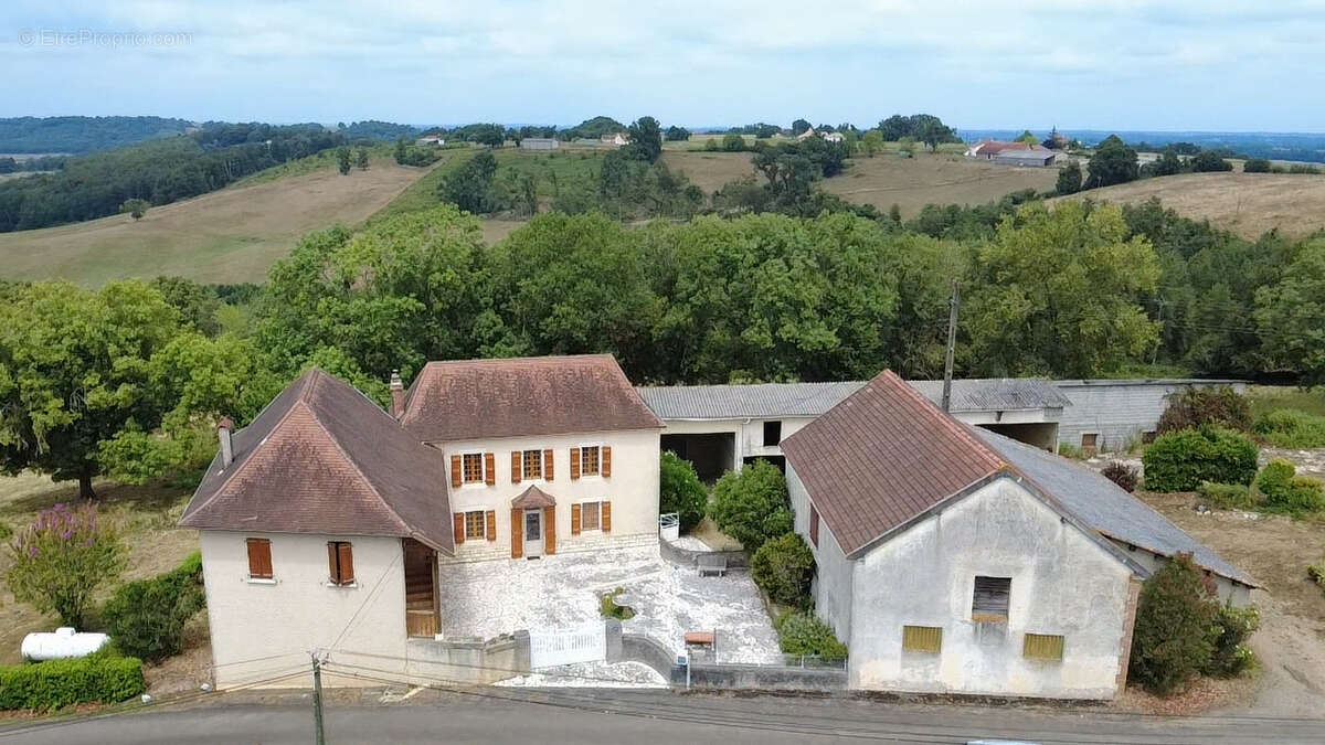 Maison 8 pièce(s) 237 m2 - photo 11