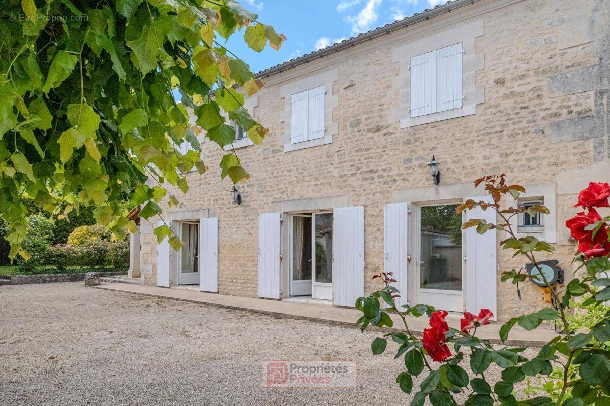 Maison à HIERSAC