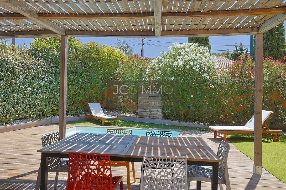 Villa T4 de plain-pied avec piscine et garage ! - photo 7