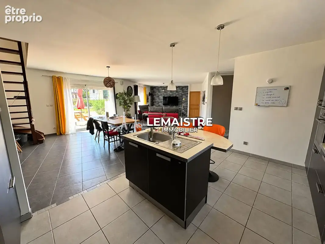 PROCHE GODERVILLE - Maison familiale 157 m² - Plain-pied - 4 garages - Terrain 2 000 m² - photo 5