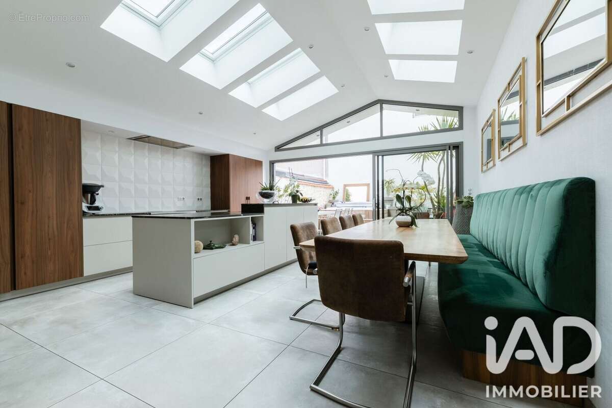 Maison 209 m² à La Rochelle  - photo 5
