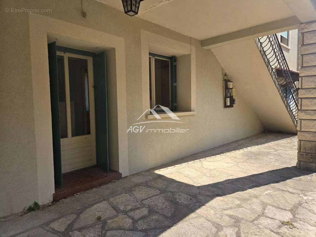 Maison en pierres, 2 logements,double garage - photo 5