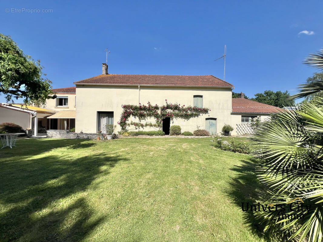 Maison à GENESTON