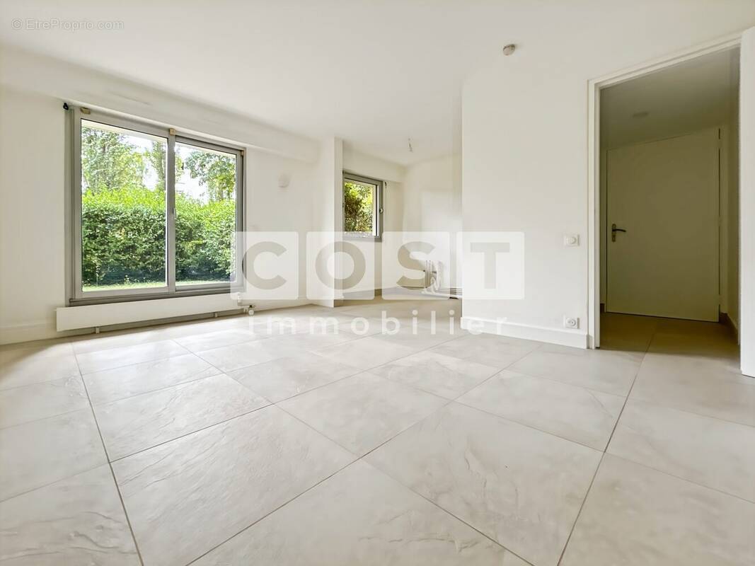 Appartement à COURBEVOIE