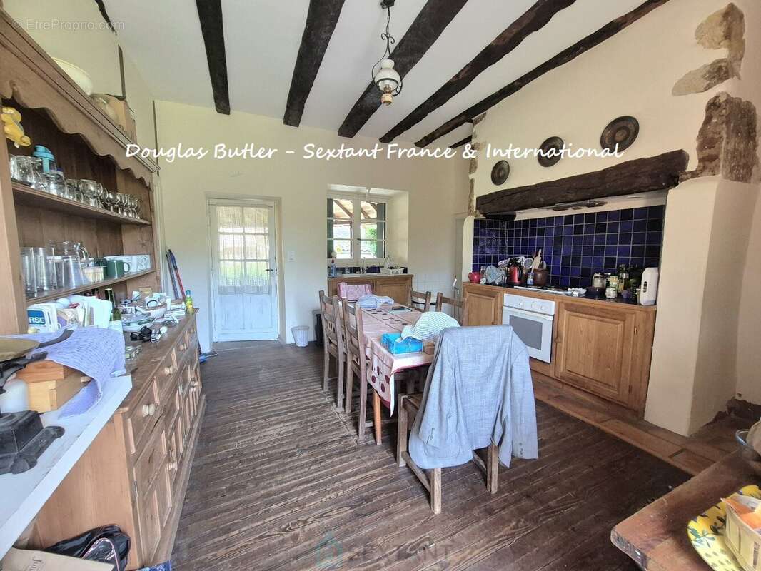 Superbe propriété en pierre de caractère avec gîte, annexe et vue dégagée - photo 12