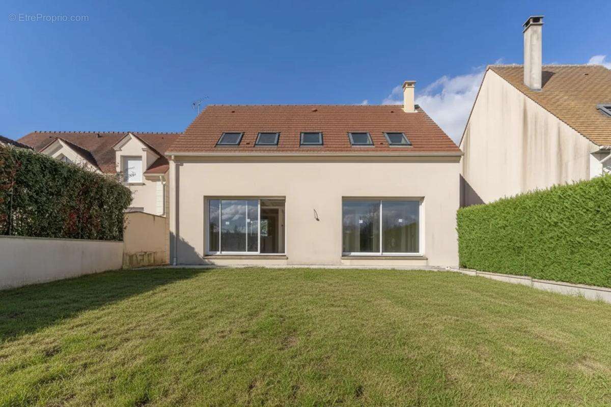 Maison à MORAINVILLIERS