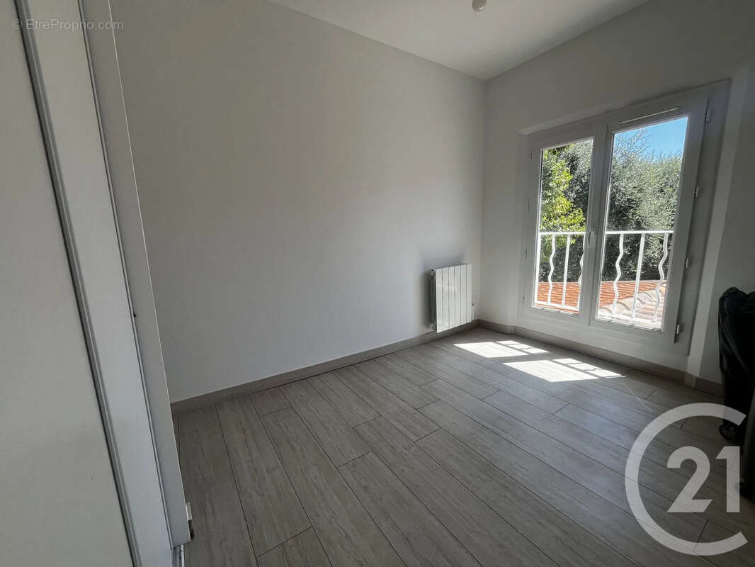 Maison à ROQUEFORT-LES-PINS