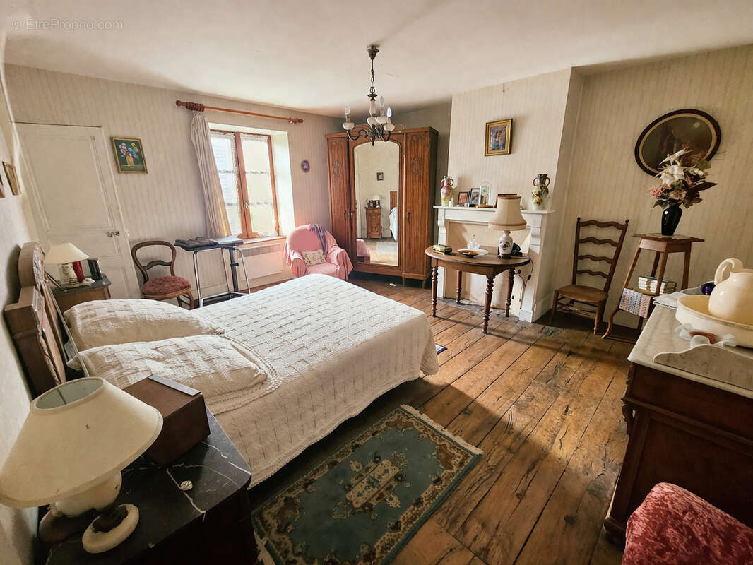 Maison à SAINT-DENIS-DES-MURS