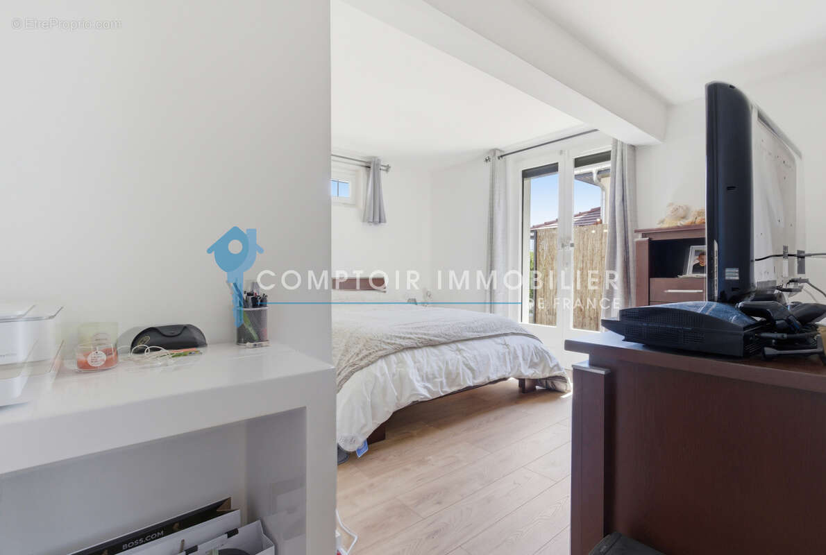 Maison à SAINT-NAZAIRE-LES-EYMES