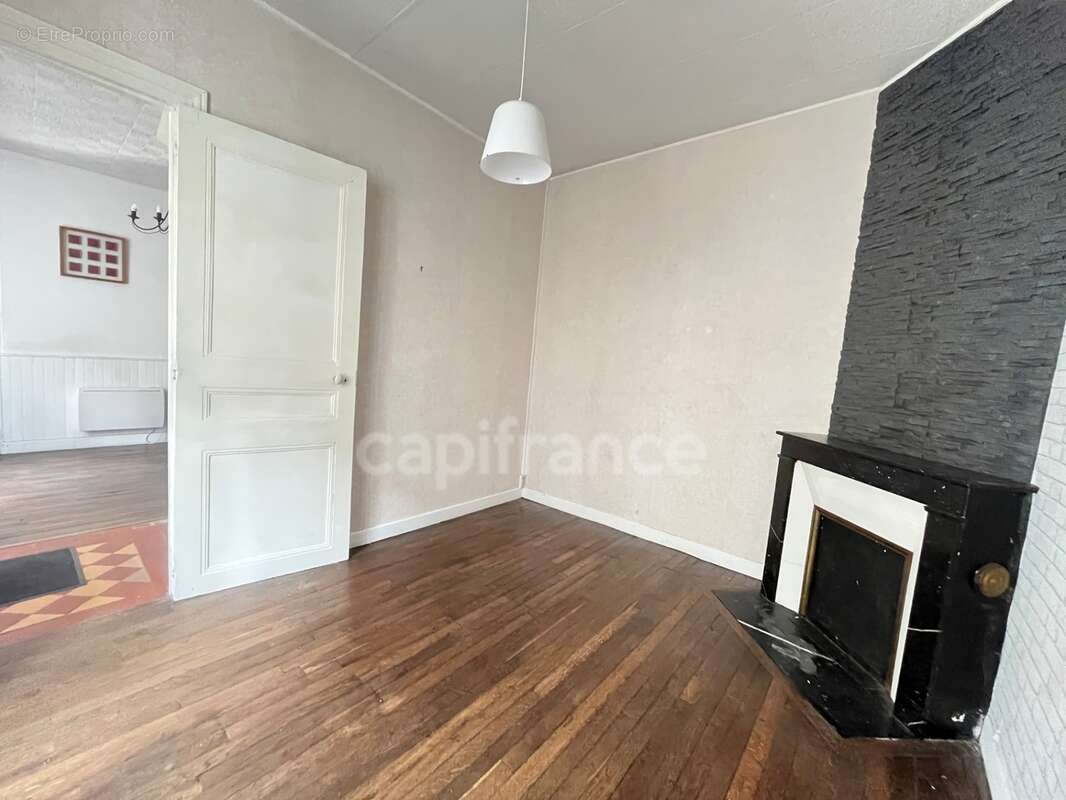 Maison de ville de caractère au coeur de CHÂTEAU RENARD (45) - 4 pièces - idéal primo accédant ou investisseur ou activité profe - photo 4