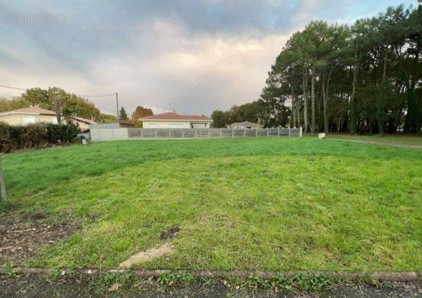 Terrain à LA TESTE-DE-BUCH