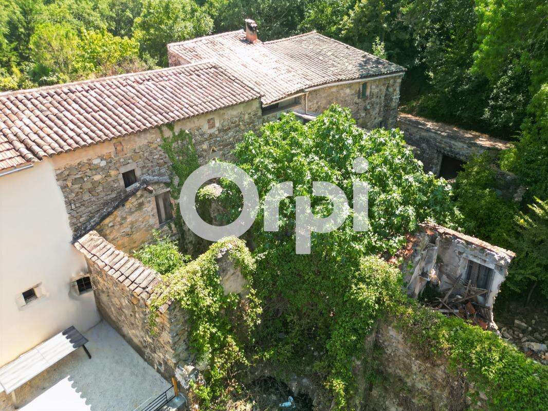 Bâtisse de 1800 sur plus de 2,8 hectares – Allègre-les-Fumades - photo 2