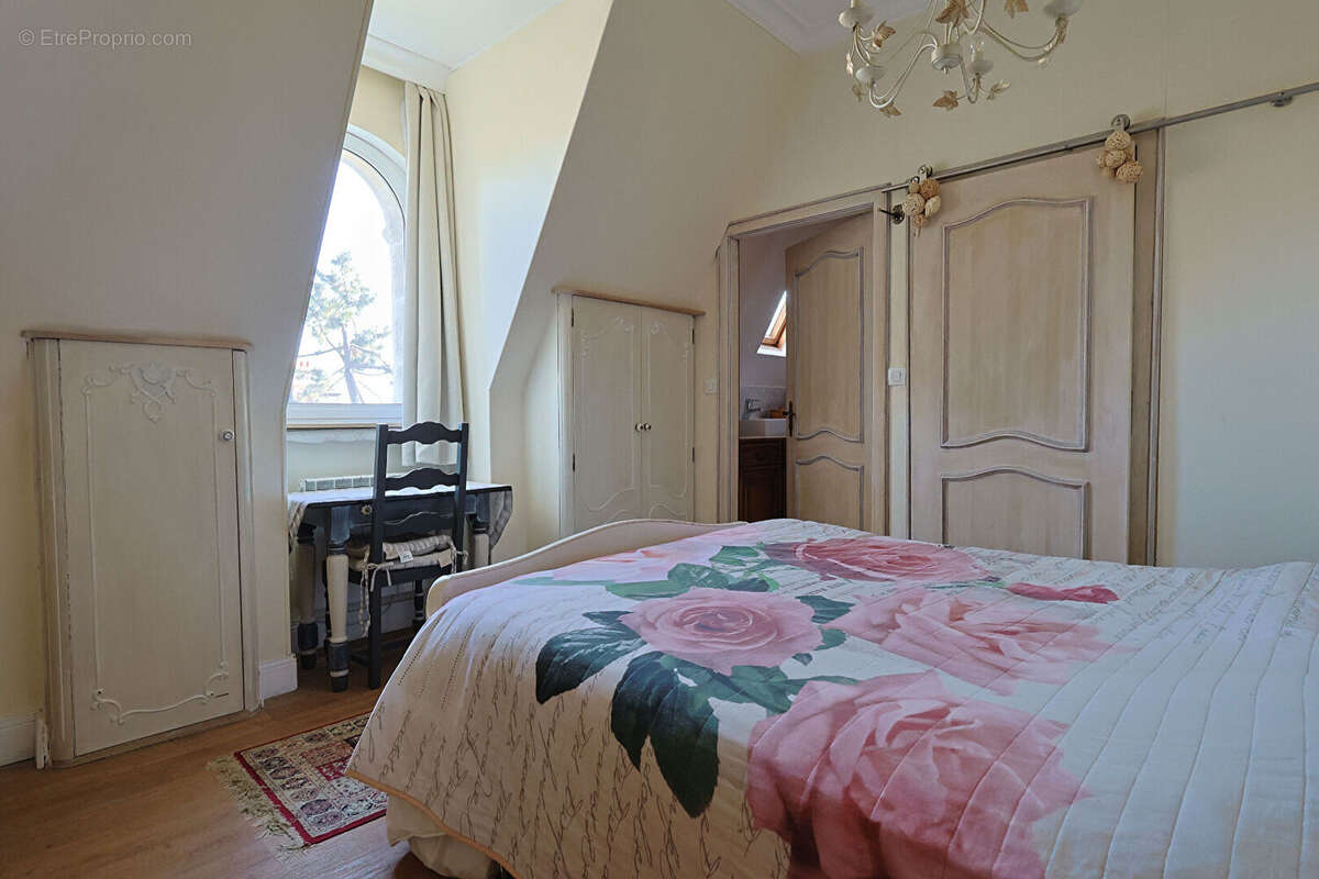 EMPLACEMENT D'EXCEPTION - Appartement de 70 m² offrant une pleine vue mer - photo 9