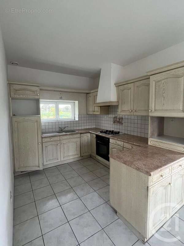 Maison à SAINT-CYR-LE-GRAVELAIS