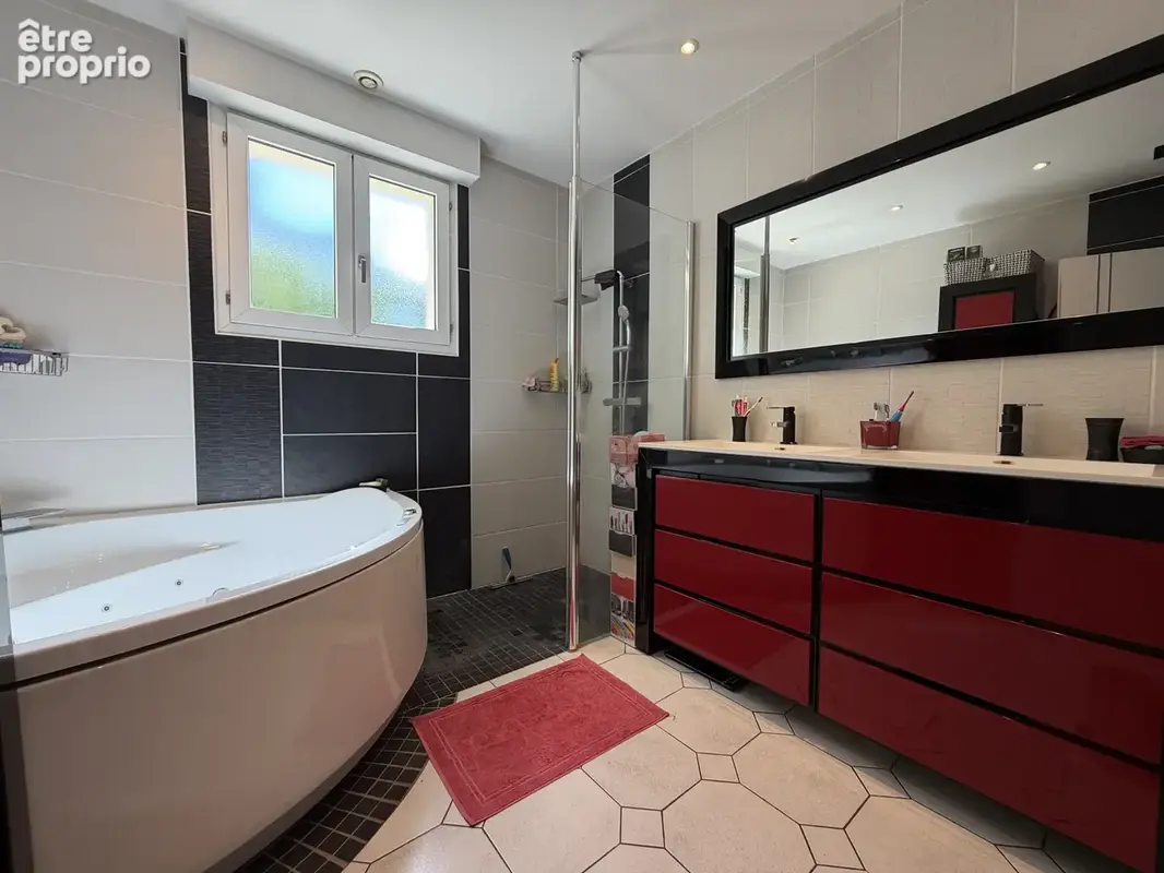 Maison familiale avec piscine   Péronnas - photo 8