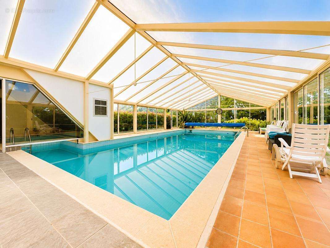 Maison d'architecte de 280 m2 à Mamers avec piscine intérieure - photo 2