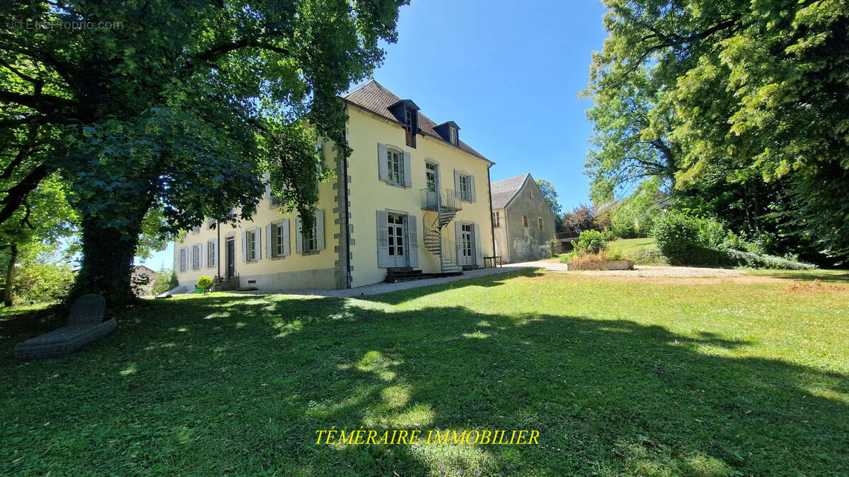 A 15 mn de Champagnole - Propriété du 18ème siècle de 570m2 - photo 2