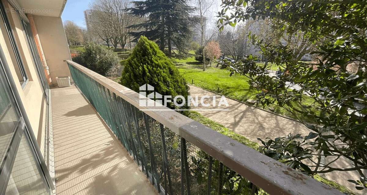 Appartement à FRESNES