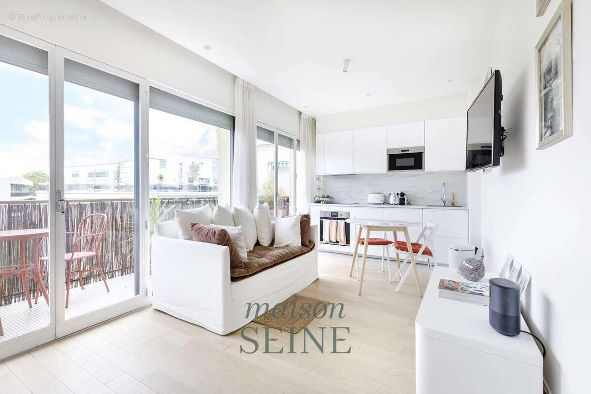 Appartement à NEUILLY-SUR-SEINE