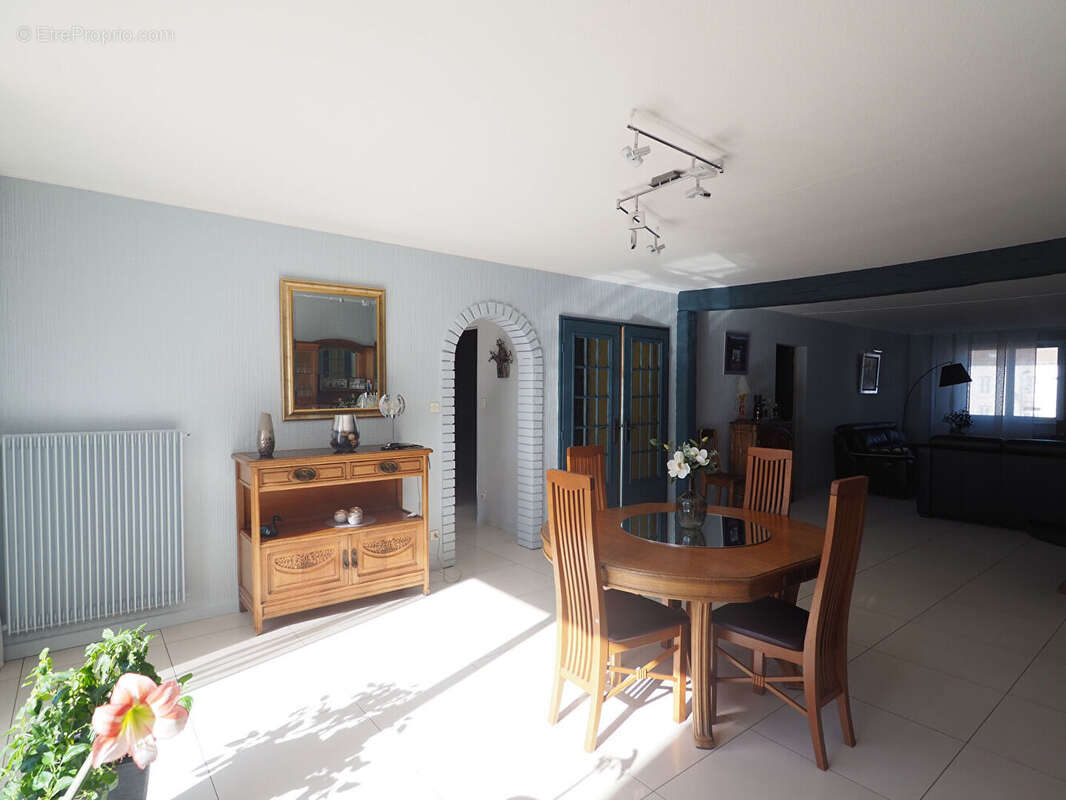 Maison à NOMEXY