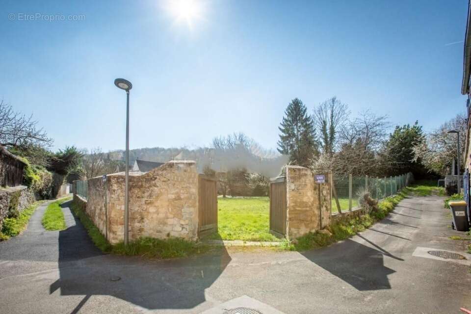 Terrain 700 m² à Jouy-Le-Moutier  - photo 2