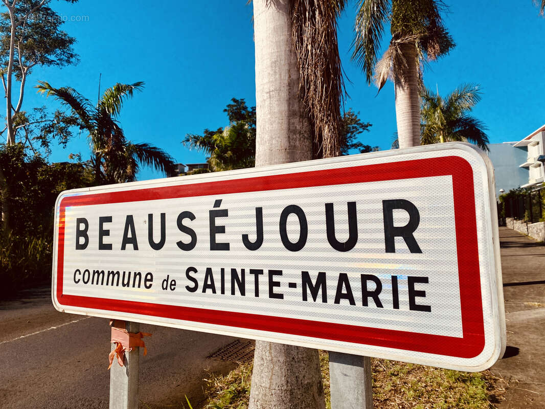 Terrain à SAINTE-MARIE