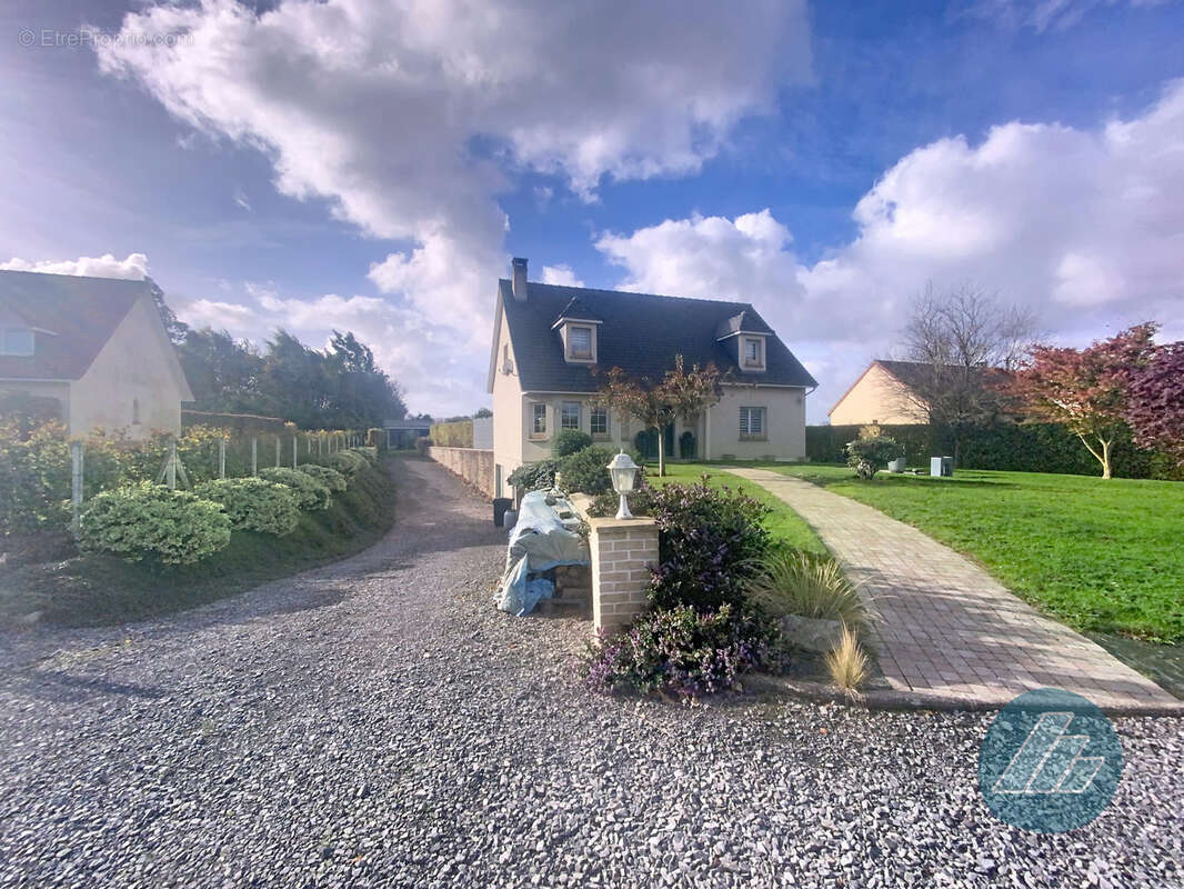 Maison à TOURS-EN-VIMEU