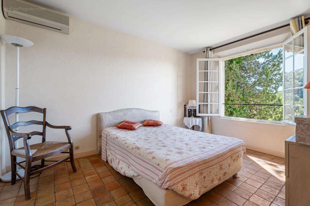 Maison à VALBONNE