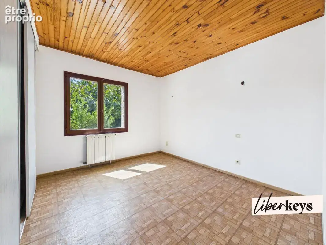  Maison familiale T5 plain-pied, piscine et garage - photo 5