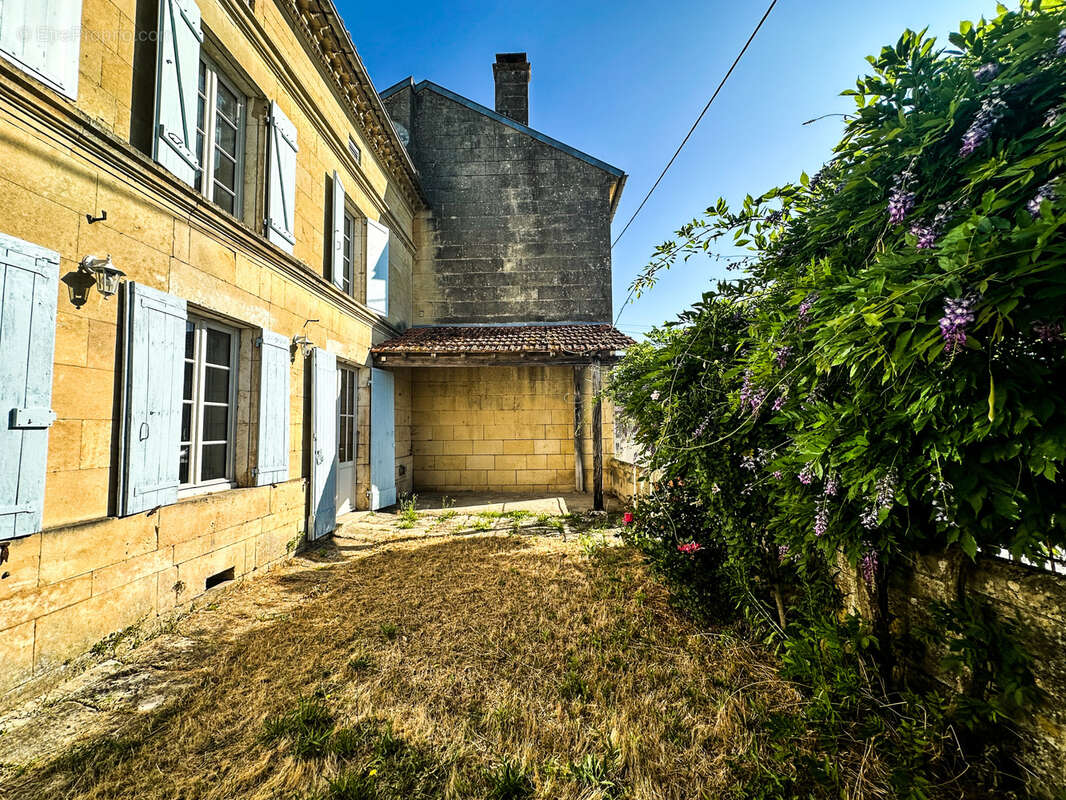 Maison à CHAMPAGNOLLES