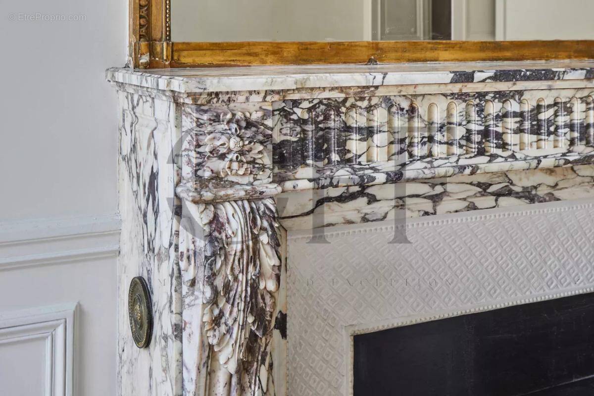 Appartement à PARIS-8E