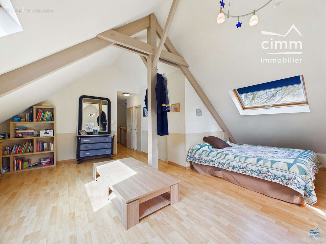 Maison 177 m² à Neuille  - photo 9