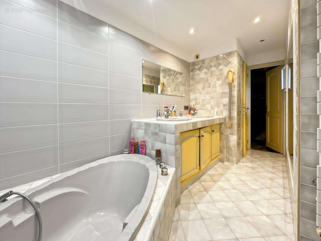 Rare opportunité : Appartement de charme au cœur de ville – 125 m² - photo 7