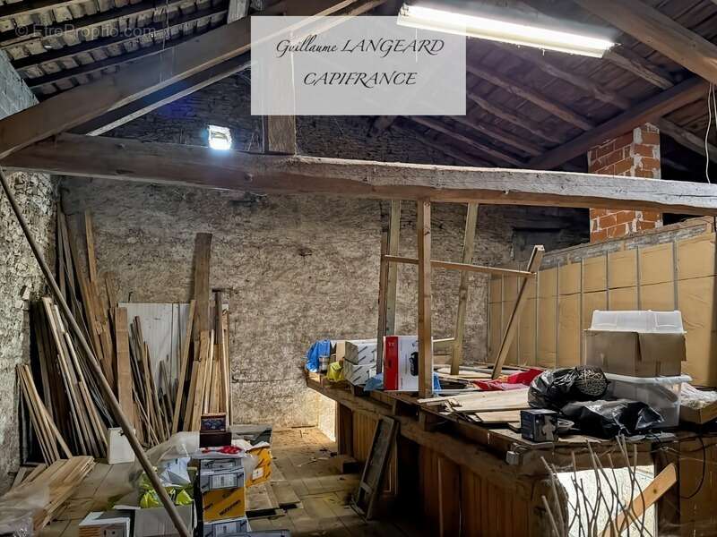 Martignat (01100) - Maison de village en pierres 92 m2, avec dépendances et fort potentiel d'agrandissement - photo 23