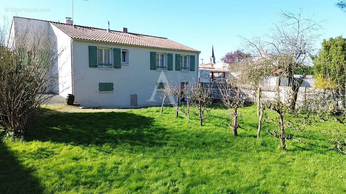 Maison à vendre à Saint Paul Mont Penit 3 chambres avec sous-sol et garage - photo 2