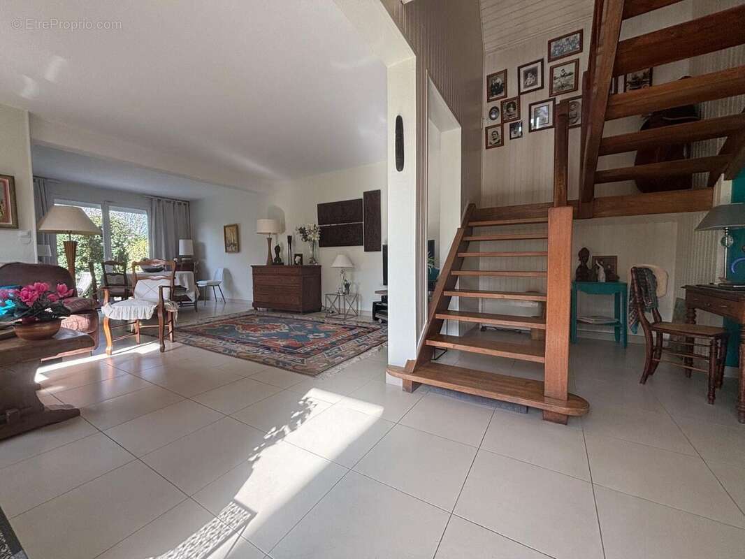 Maison à SAINTRY-SUR-SEINE