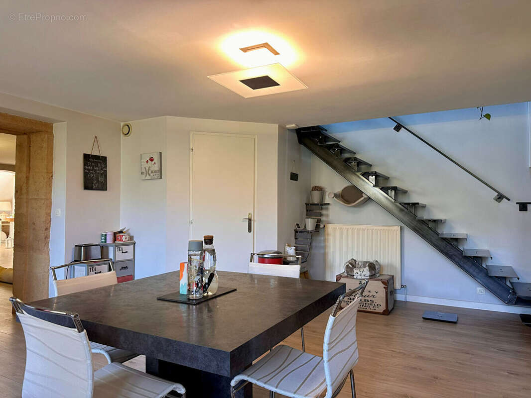 Maison à POUILLY-LE-MONIAL