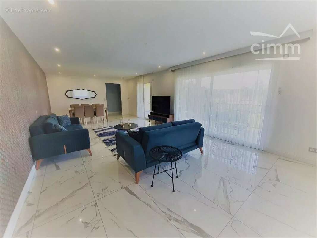 Appartement à LA CHAPELLE-DE-LA-TOUR