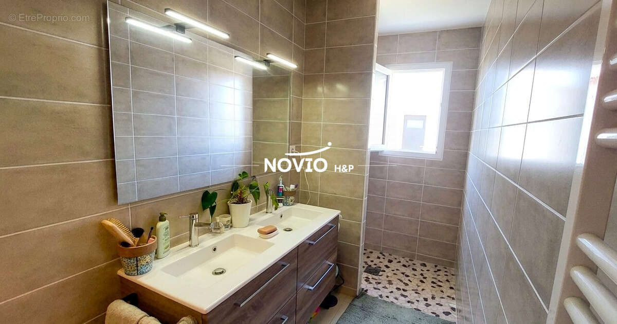 Maison 135 m² à Jaunay-Clan  - photo 9