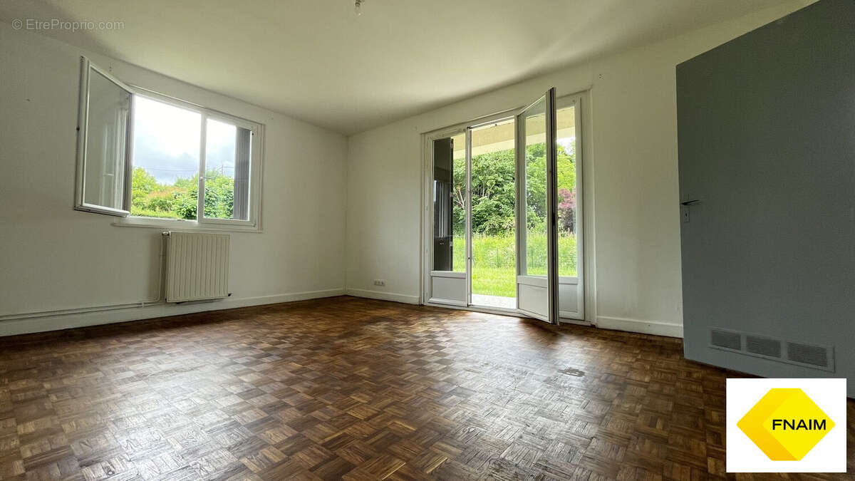 Maison à SAINTE-COLOMBE-EN-BRUILHOIS