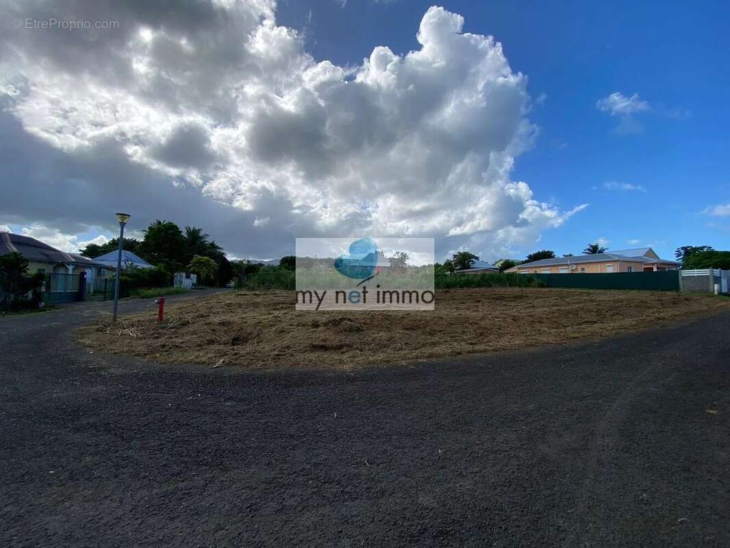 Terrain à SAINTE-ROSE