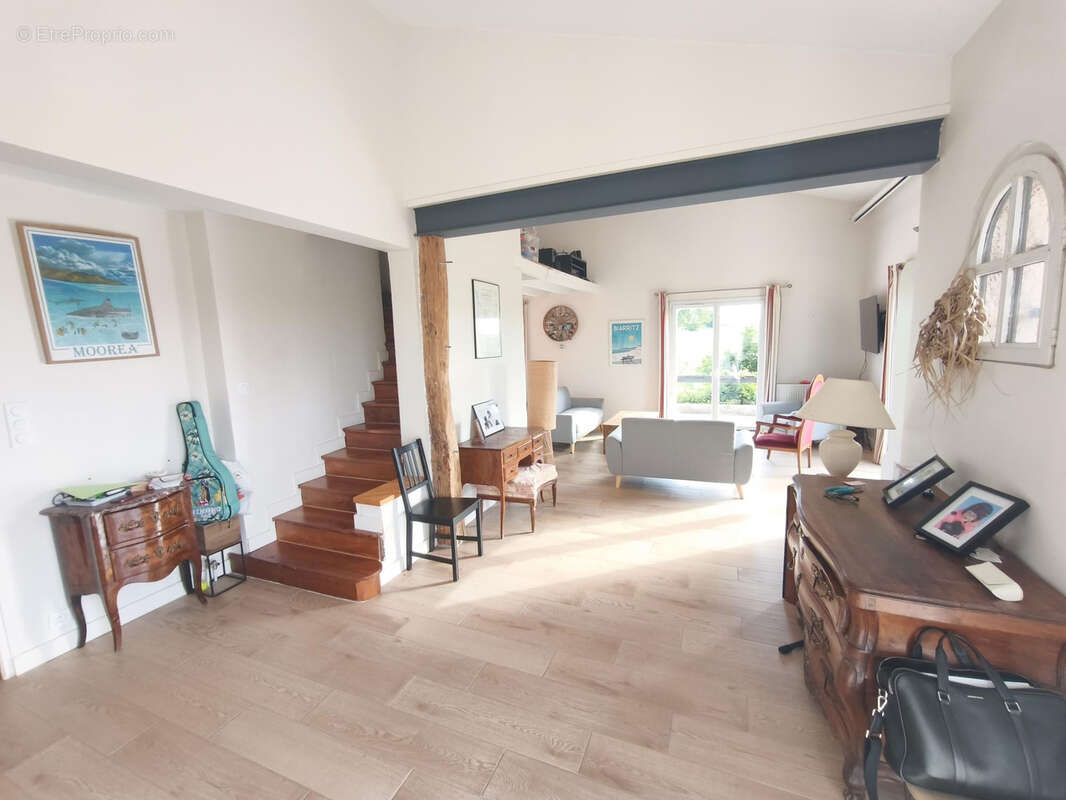 Maison T5 de 151 m2 rénovée en 2020 sur un terrain 8400 m2 - photo 8